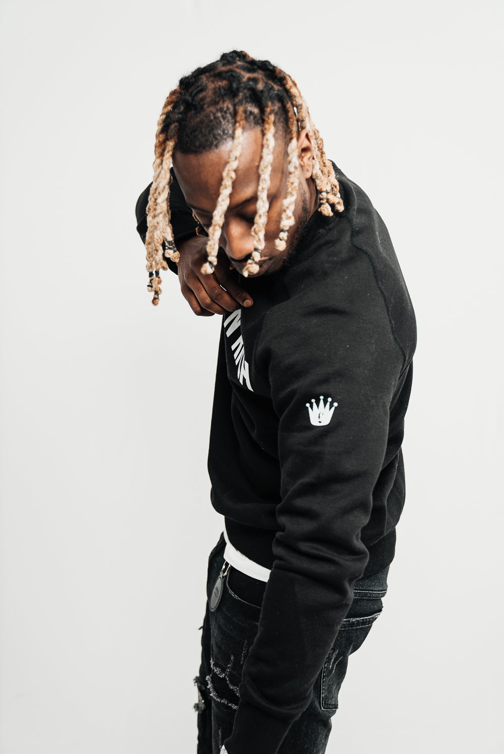 YUNG'N'RICH CREW NECK SWEATSHIRT - colour black with white rubber Yungnrich crown side veiw on sleeve