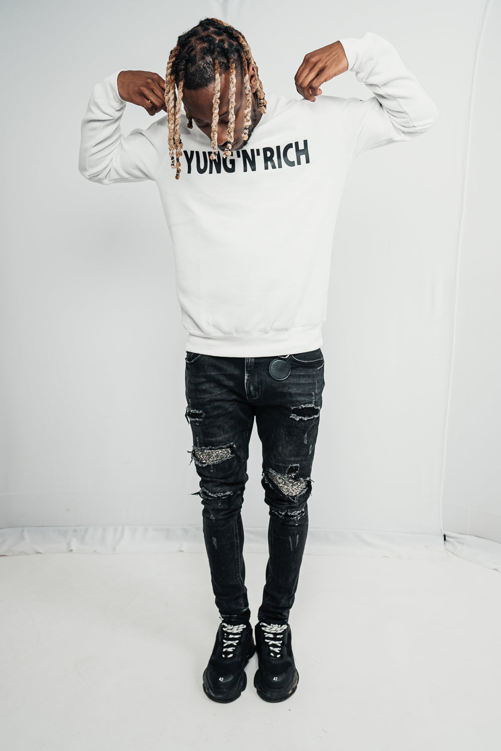 YUNG'N'RICH CREW NECK SWEATSHIRT - colour white with black rubber Yungnrich wording side veiw with white rubber Yungnrich crown